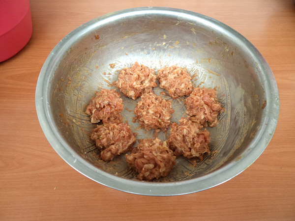 本色蒸獅子頭的做法-咸鮮味蒸菜譜