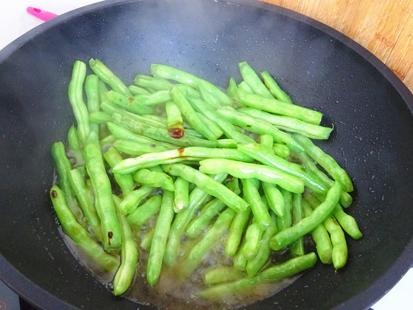 蒜香豆角的做法-蒜香味炒菜譜-易網(wǎng)健康養(yǎng)生網(wǎng) 蒜香豆角的做法-蒜香味炒菜譜