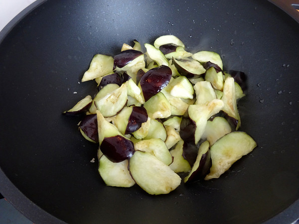 辣椒炒茄子的做法-咸鮮味炒菜譜-易網健康養生網 辣椒炒茄子的做法-咸鮮味炒菜譜