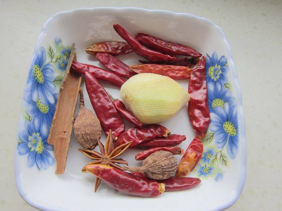 馕包大盤雞的做法-家常味燒菜譜-易網<a href=http://m.aoa7937.com/ target=_blank class=infotextkey>健康養生</a>網 馕包大盤雞的做法-家常味燒菜譜
