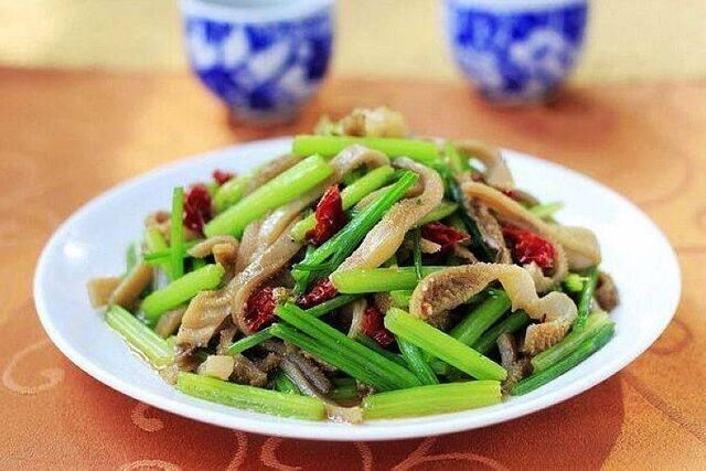 毛芹菜炒羊肚的做法-香辣味炒菜譜-易網(wǎng)健康養(yǎng)生網(wǎng) 毛芹菜炒羊肚的做法-香辣味炒菜譜