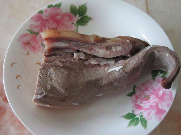爆炒牛頭肉的做法-家常味炒菜譜-易網(wǎng)<a href=http://m.aoa7937.com/ target=_blank class=infotextkey>健康養(yǎng)生</a>網(wǎng) 爆炒牛頭肉的做法-家常味炒菜譜