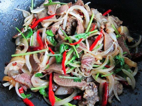 爆炒牛頭肉的做法-家常味炒菜譜-易網(wǎng)健康養(yǎng)生網(wǎng) 爆炒牛頭肉的做法-家常味炒菜譜