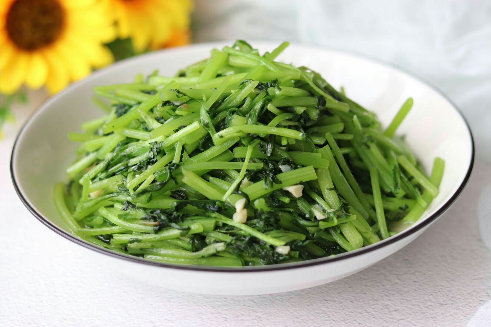 蒜蓉茼蒿的做法-家常味炒菜譜-易網健康養生網 蒜蓉茼蒿的做法-家常味炒菜譜