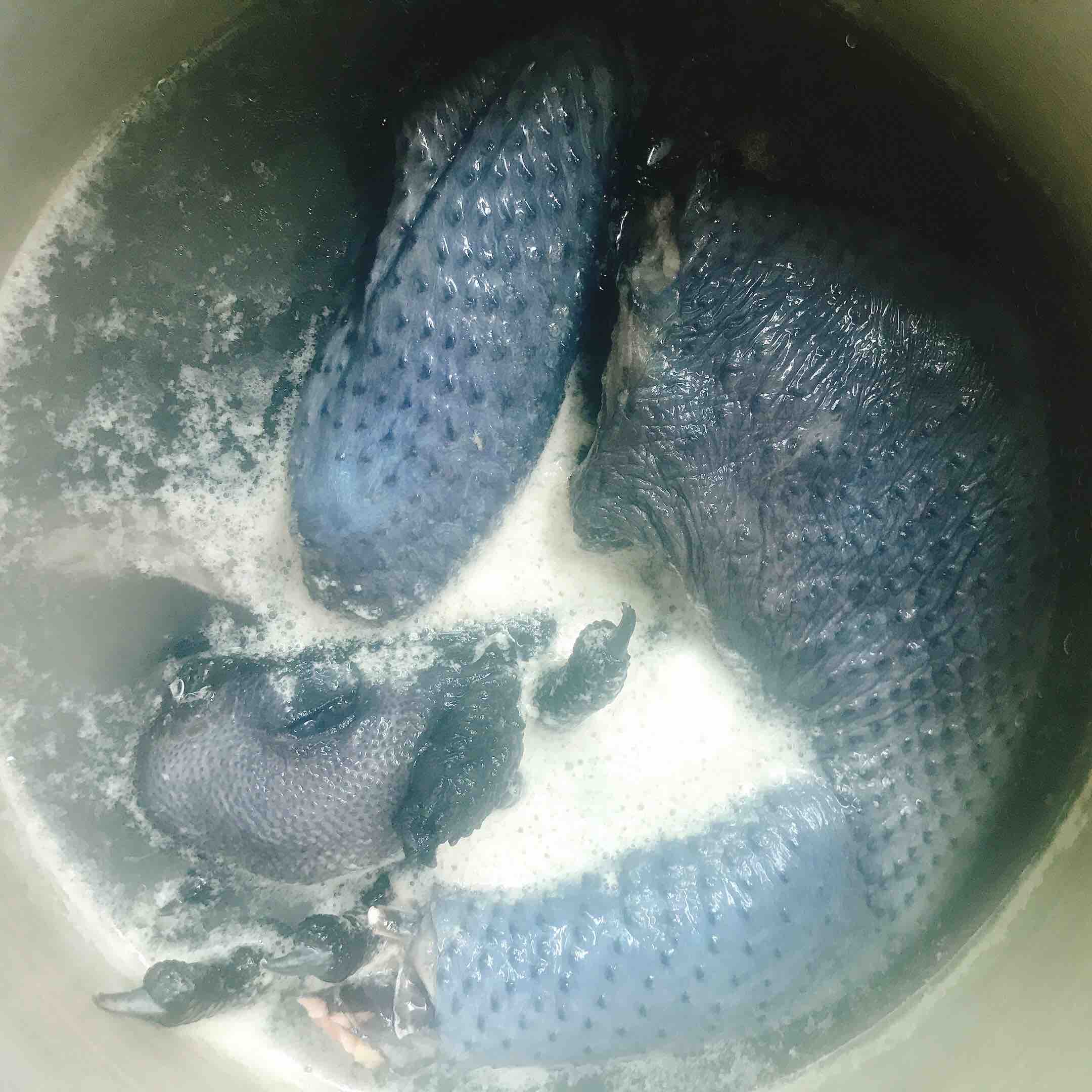 胡蘿卜燉烏雞湯的做法-咸鮮味煲菜譜