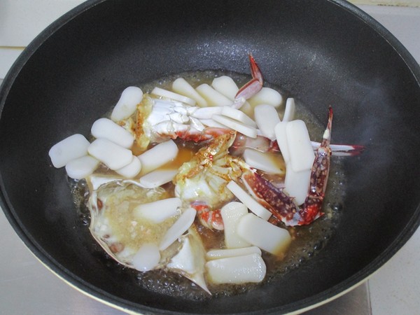 梭子蟹炒年糕的做法-咸鮮味炒菜譜-易網健康養生網 梭子蟹炒年糕的做法-咸鮮味炒菜譜