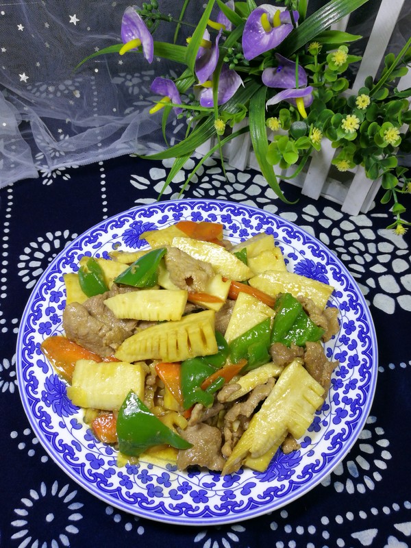 冬筍炒肉的做法-家常味炒菜譜-易網健康養生網 冬筍炒肉的做法-家常味炒菜譜