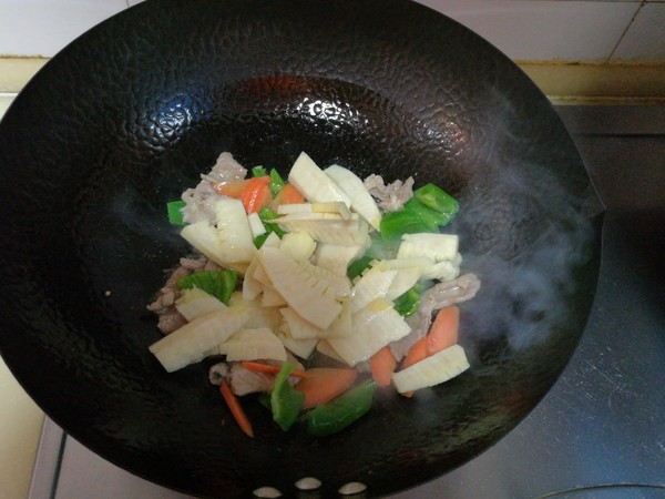 冬筍炒肉的做法-家常味炒菜譜-易網健康養生網 冬筍炒肉的做法-家常味炒菜譜