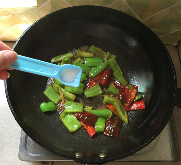 紫蘇煎雞蛋的做法-家常味煎菜譜-易網健康養生網 紫蘇煎雞蛋的做法-家常味煎菜譜
