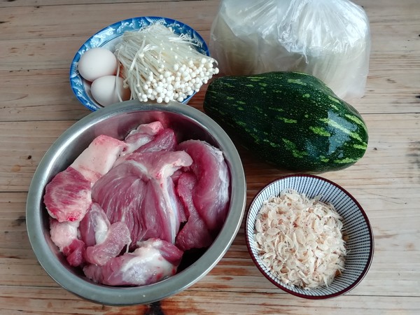 金針南瓜豬肉餡餃子的做法-家常味煮菜譜-易網(wǎng)<a href=http://m.aoa7937.com/ target=_blank class=infotextkey>健康養(yǎng)生</a>網(wǎng) 金針南瓜豬肉餡餃子的做法-家常味煮菜譜