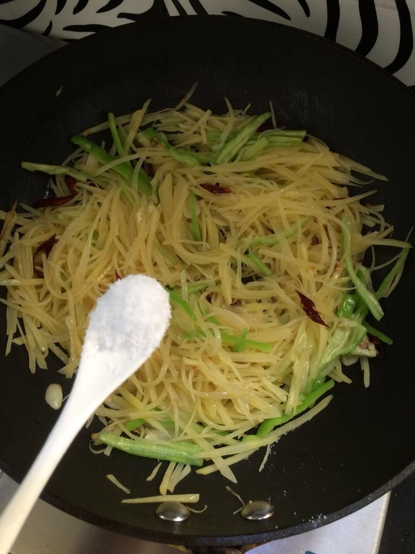 花椒土豆絲的做法-家常味炒菜譜