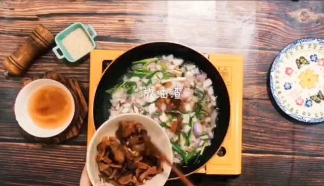 黃磊同款豬油渣拌飯的做法-咸鮮味煎菜譜