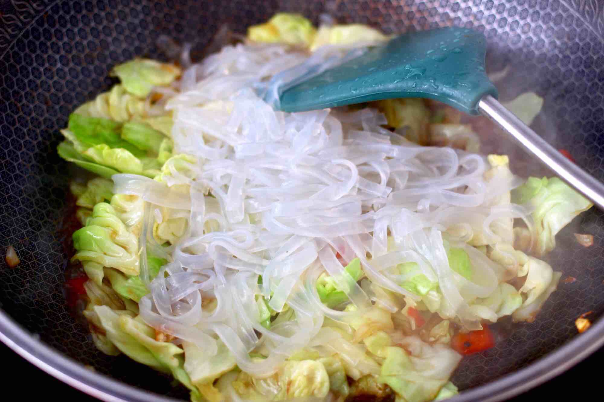 蒜香手撕包菜粉條的做法-家常味炒菜譜-易網健康養生網 蒜香手撕包菜粉條的做法-家常味炒菜譜