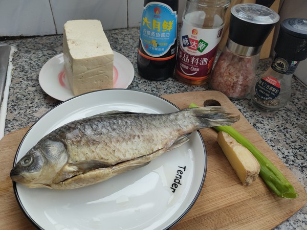 鯽魚豆腐湯的做法-咸鮮味煮菜譜-易網<a href=http://m.aoa7937.com/ target=_blank class=infotextkey>健康養生</a>網 鯽魚豆腐湯的做法-咸鮮味煮菜譜