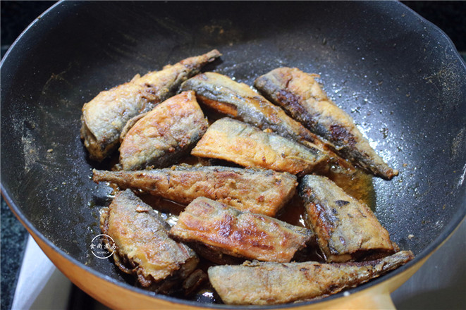 香煎秋刀魚的做法-家常味煎菜譜-易網(wǎng)健康養(yǎng)生網(wǎng) 香煎秋刀魚的做法-家常味煎菜譜