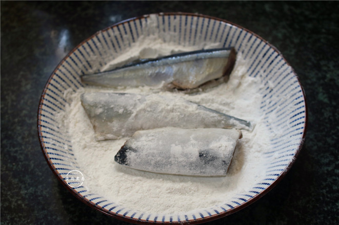 香煎秋刀魚的做法-家常味煎菜譜-易網(wǎng)健康養(yǎng)生網(wǎng) 香煎秋刀魚的做法-家常味煎菜譜