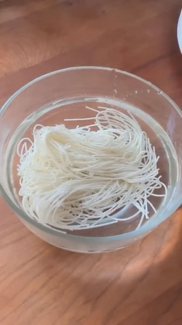千絲萬(wàn)縷蝦的做法-咸鮮味炸菜譜