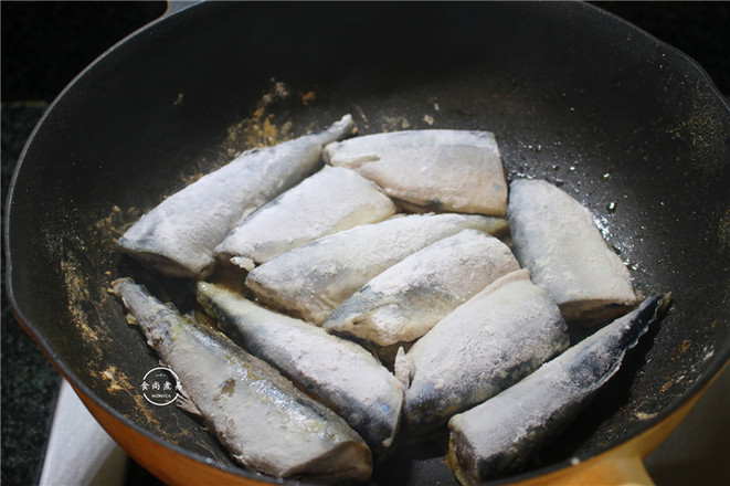 香煎秋刀魚的做法-家常味煎菜譜-易網(wǎng)健康養(yǎng)生網(wǎng) 香煎秋刀魚的做法-家常味煎菜譜