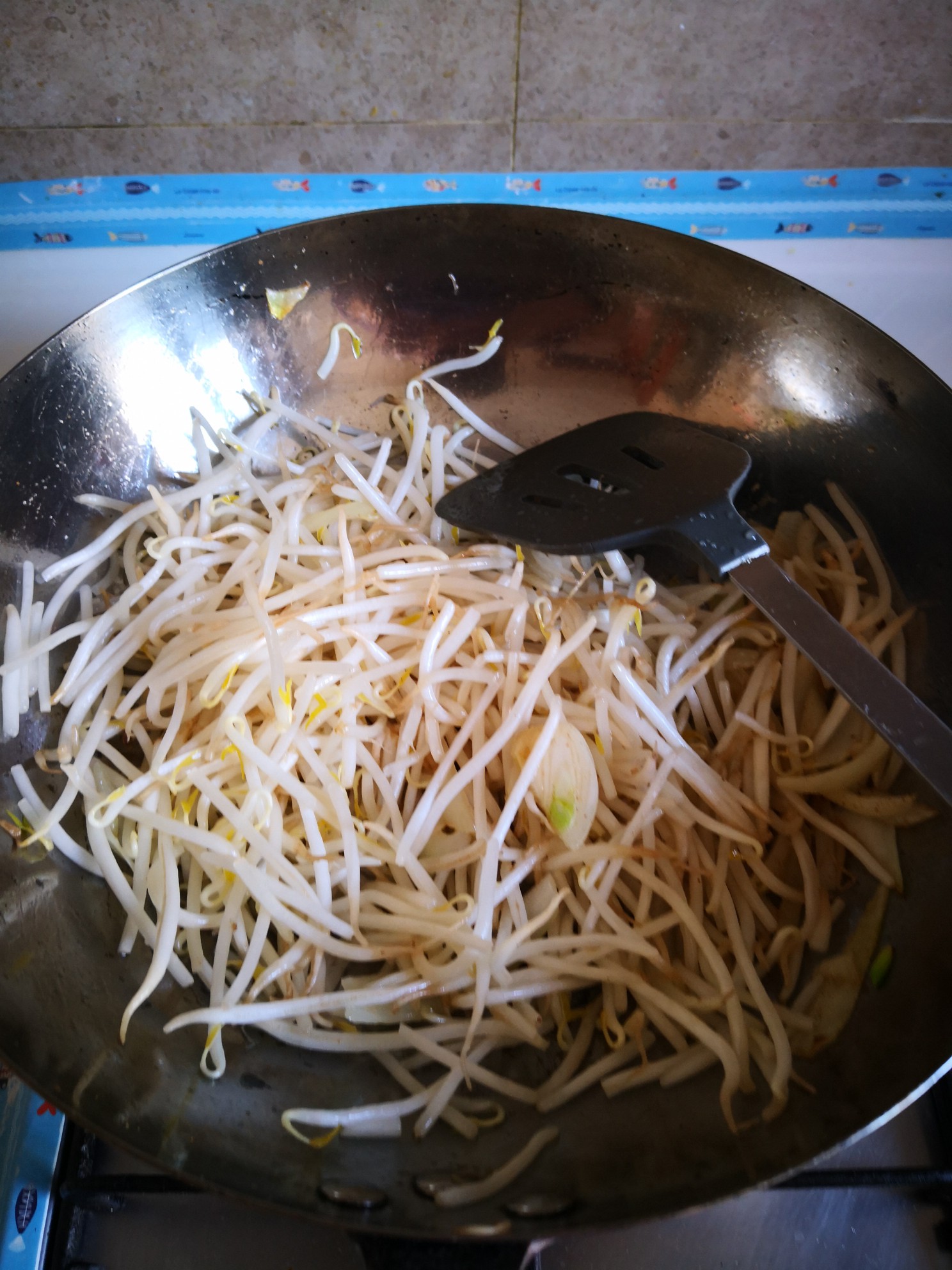 豆芽炒木耳的做法-家常味炒菜譜