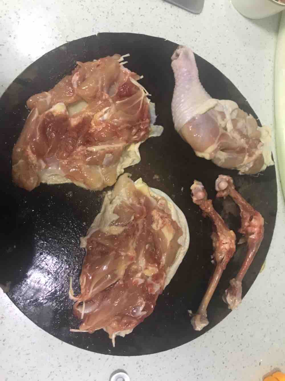 松花雞腿卷的做法-咸鮮味蒸菜譜-易網(wǎng)<a href=http://m.aoa7937.com/ target=_blank class=infotextkey>健康養(yǎng)生</a>網(wǎng) 松花雞腿卷的做法-咸鮮味蒸菜譜