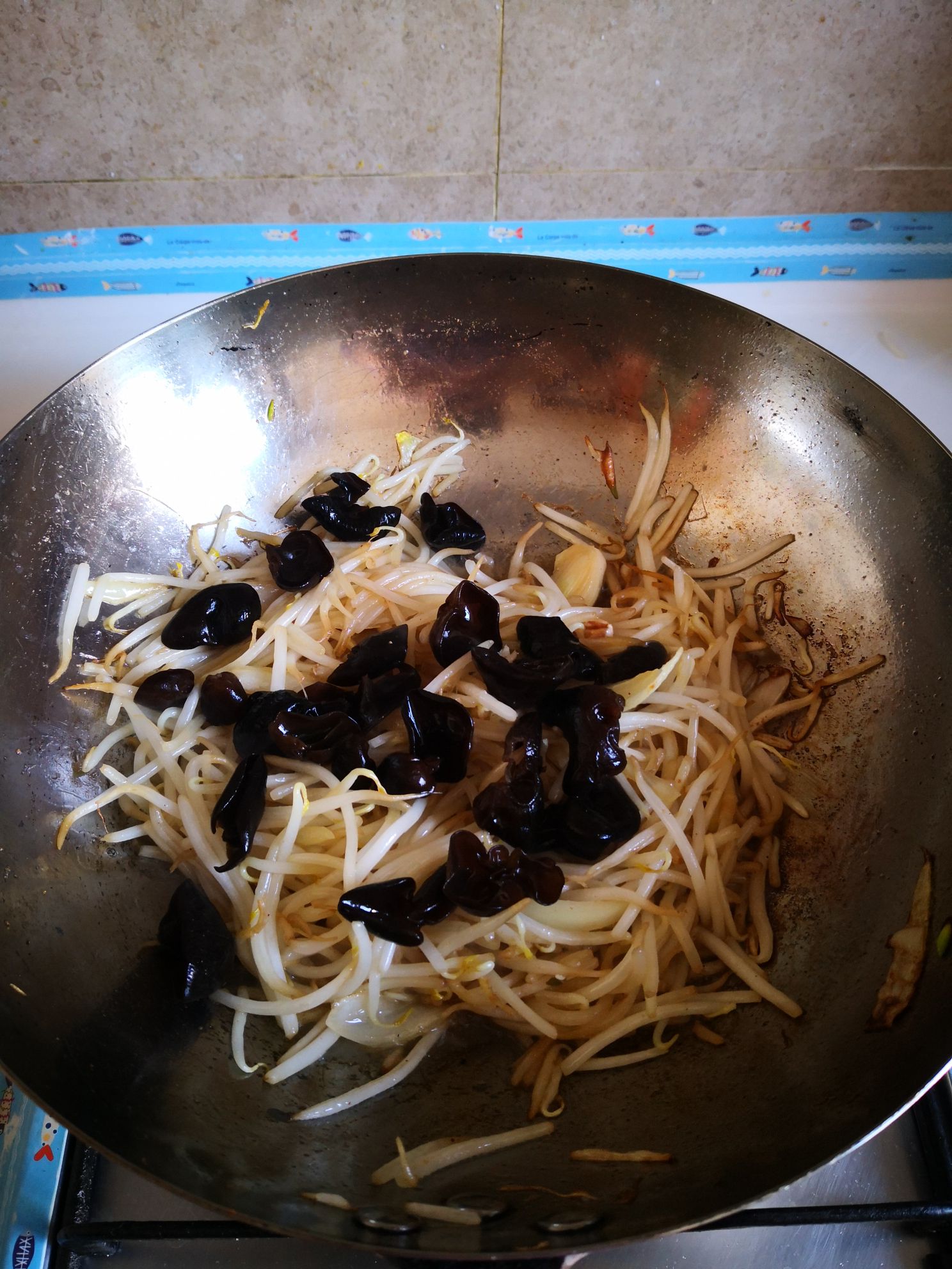 豆芽炒木耳的做法-家常味炒菜譜