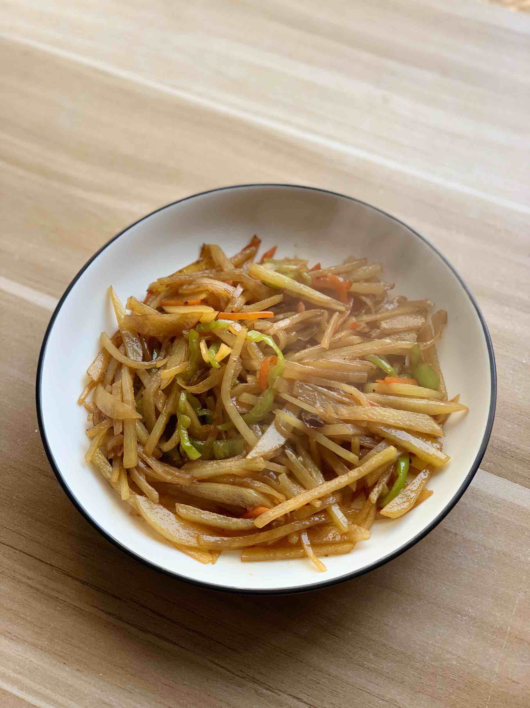 超級好吃的酸辣土豆絲的做法-香辣味炒菜譜-易網(wǎng)健康養(yǎng)生網(wǎng) 超級好吃的酸辣土豆絲的做法-香辣味炒菜譜
