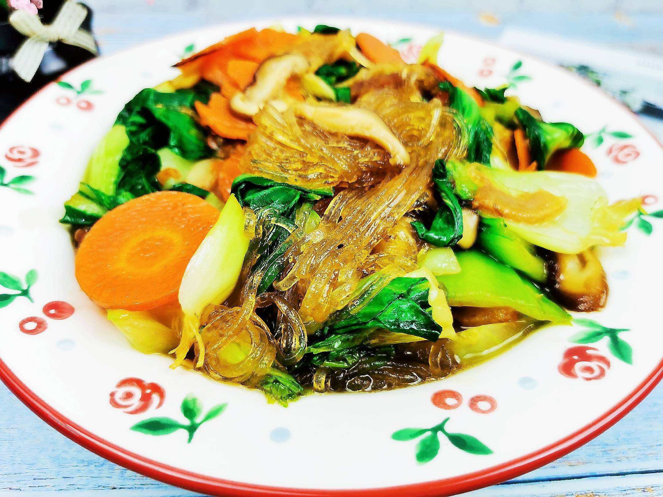 油菜炒粉絲的做法-咸鮮味炒菜譜-易網(wǎng)健康養(yǎng)生網(wǎng) 油菜炒粉絲的做法-咸鮮味炒菜譜