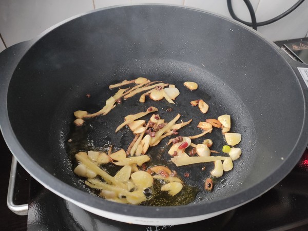 醬燜梭魚的做法-咸鮮味燉菜譜-易網健康養生網 醬燜梭魚的做法-咸鮮味燉菜譜