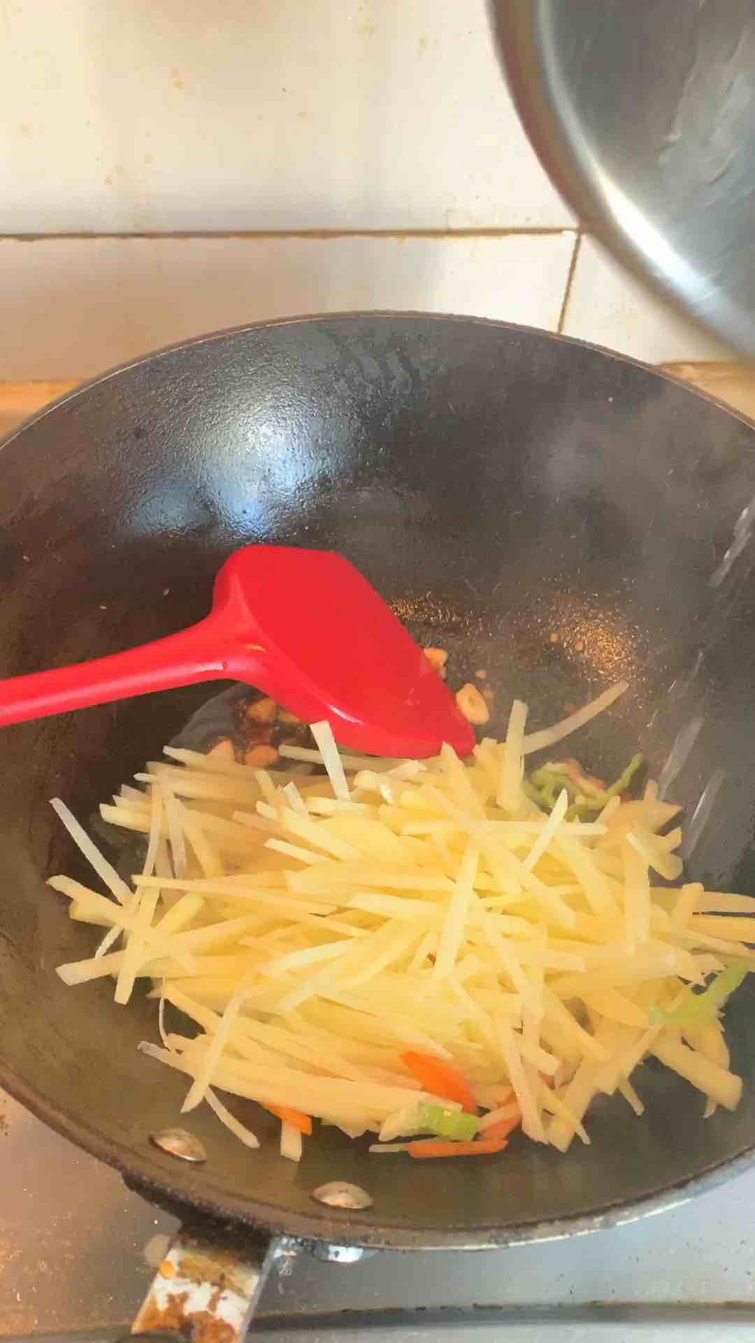 超級好吃的酸辣土豆絲的做法-香辣味炒菜譜