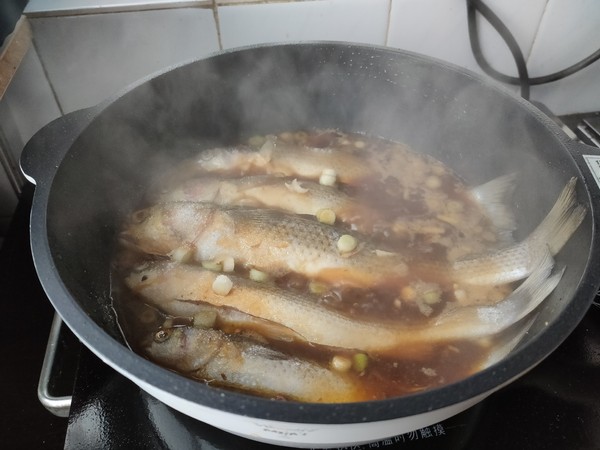 醬燜梭魚的做法-咸鮮味燉菜譜-易網健康養生網 醬燜梭魚的做法-咸鮮味燉菜譜