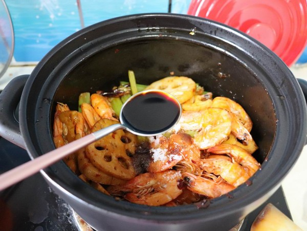 干鍋香辣蝦的做法-香辣味炒菜譜-易網(wǎng)健康養(yǎng)生網(wǎng) 干鍋香辣蝦的做法-香辣味炒菜譜