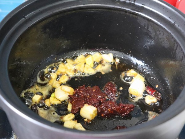 干鍋香辣蝦的做法-香辣味炒菜譜-易網(wǎng)健康養(yǎng)生網(wǎng) 干鍋香辣蝦的做法-香辣味炒菜譜