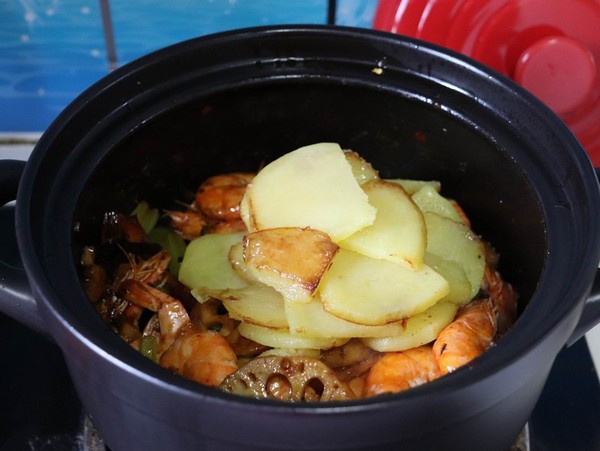 干鍋香辣蝦的做法-香辣味炒菜譜-易網(wǎng)健康養(yǎng)生網(wǎng) 干鍋香辣蝦的做法-香辣味炒菜譜