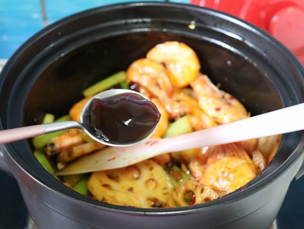 干鍋香辣蝦的做法-香辣味炒菜譜-易網(wǎng)健康養(yǎng)生網(wǎng) 干鍋香辣蝦的做法-香辣味炒菜譜
