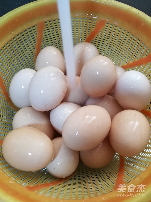 鹵蛋的做法-五香味煮菜譜-易網<a href=http://m.aoa7937.com/ target=_blank class=infotextkey>健康養生</a>網 鹵蛋的做法-五香味煮菜譜