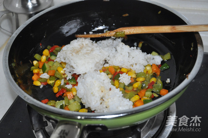 咖喱菌粉黃金炒飯的做法-咖喱味炒菜譜