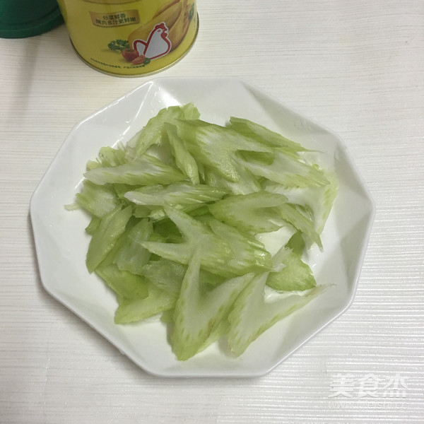 西芹炒肉片的做法-家常味炒菜譜