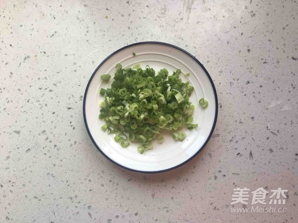 蔥花雞蛋餅的做法-蔥香味煎菜譜