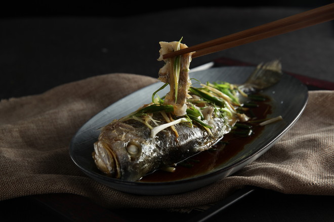 清蒸黃花魚!魚中的美味!的做法-咸鮮味蒸菜譜-易網健康養生網 清蒸黃花魚!魚中的美味!的做法-咸鮮味蒸菜譜
