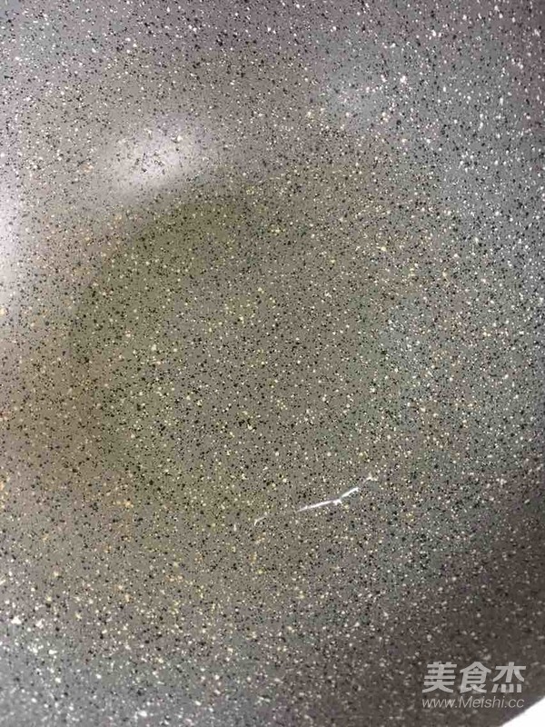 土豆茶樹菇燜雞肉的做法-咸鮮味燜菜譜