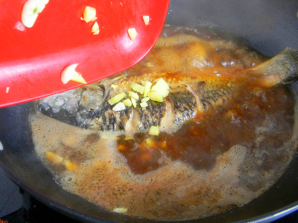 醬香燜魚的做法-醬香味燜菜譜-易網健康養生網 醬香燜魚的做法-醬香味燜菜譜