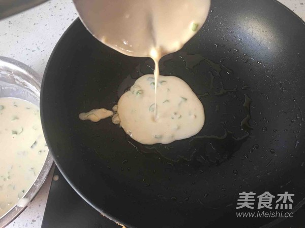蔥花雞蛋餅的做法-蔥香味煎菜譜