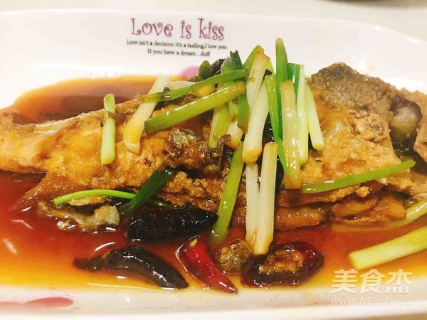 紅燒黃花魚的做法-醬香味燒菜譜-易網健康養生網 紅燒黃花魚的做法-醬香味燒菜譜