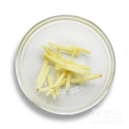 【滋補(bǔ)暖心】黃花菜蟲草花燉雞湯的做法-家常味燉菜譜-易網(wǎng)健康養(yǎng)生網(wǎng) 【滋補(bǔ)暖心】黃花菜蟲草花燉雞湯的做法-家常味燉菜譜