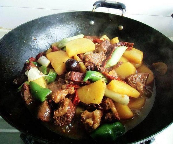 大盤牛肉的做法-香辣味燒菜譜-易網健康養生網 大盤牛肉的做法-香辣味燒菜譜