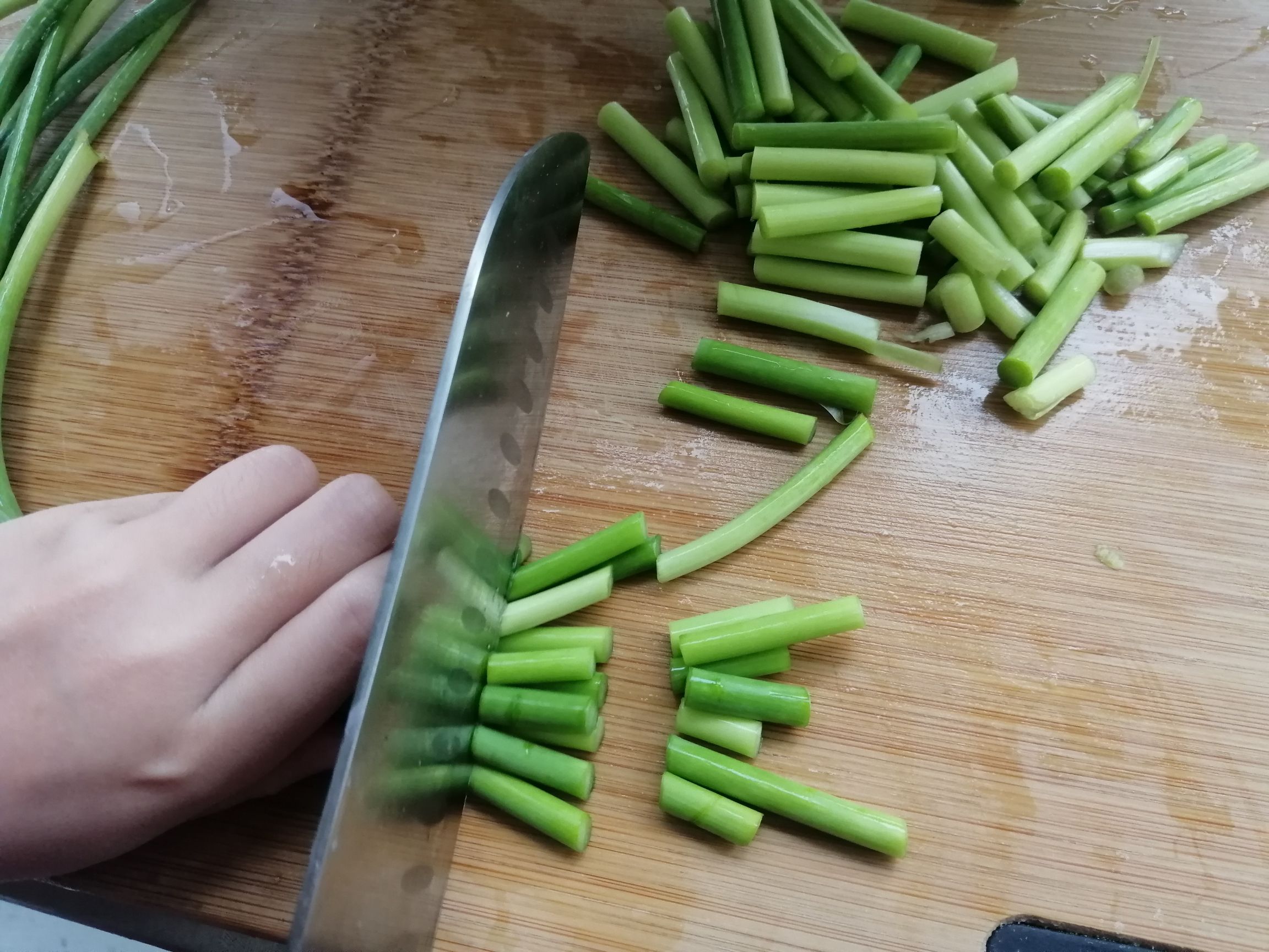 蒜苔炒肉，小朋友來做菜的做法-家常味炒菜譜