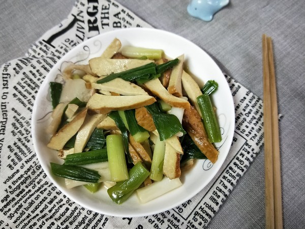 大蒜肉片炒豆腐干的做法-家常味炒菜譜-易網健康養生網 大蒜肉片炒豆腐干的做法-家常味炒菜譜