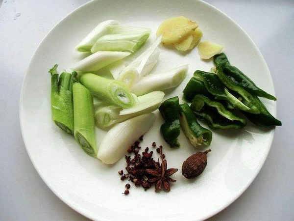 大盤牛肉的做法-香辣味燒菜譜-易網健康養生網 大盤牛肉的做法-香辣味燒菜譜