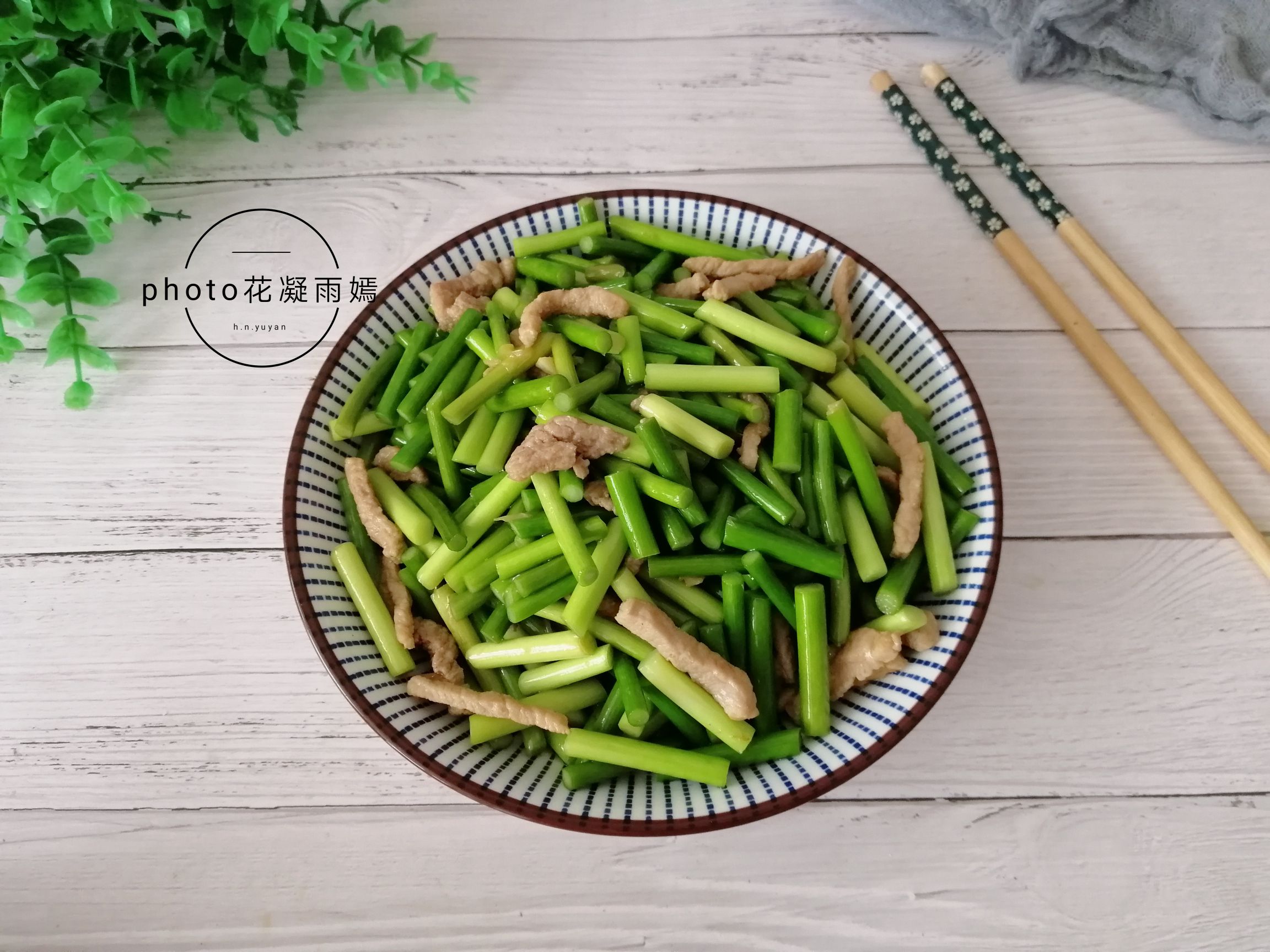 蒜苔炒肉，小朋友來做菜的做法-家常味炒菜譜