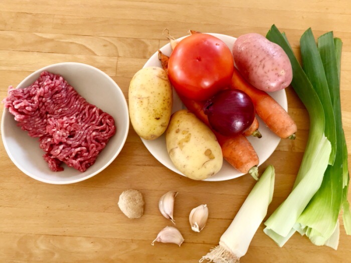 時蔬牛肉燉 Lapskaus的做法-家常味燉菜譜-易網<a href=http://m.aoa7937.com/ target=_blank class=infotextkey>健康養生</a>網 時蔬牛肉燉 Lapskaus的做法-家常味燉菜譜